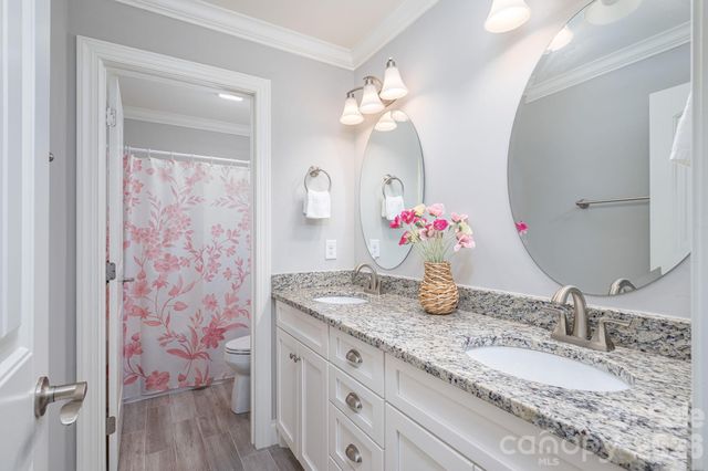 708 Players Ridge Road, Hickory, NC 28601