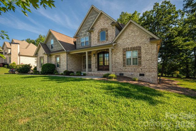708 Players Ridge Road, Hickory, NC 28601