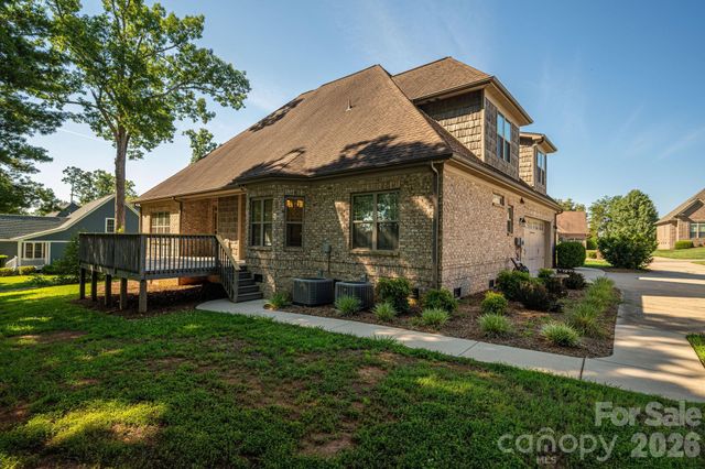 708 Players Ridge Road, Hickory, NC 28601
