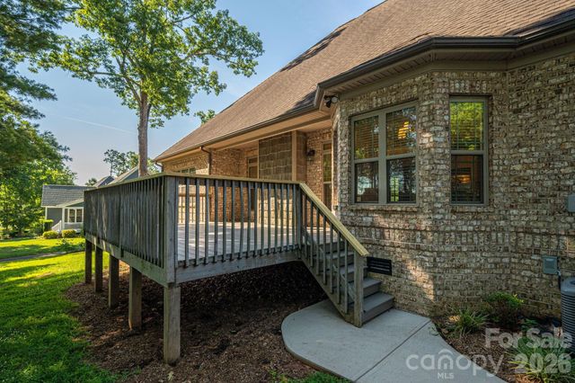 708 Players Ridge Road, Hickory, NC 28601
