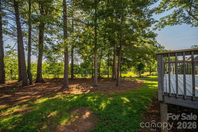 708 Players Ridge Road, Hickory, NC 28601