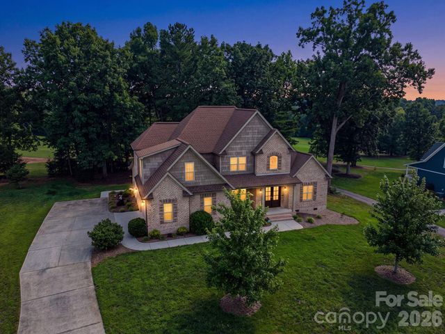 708 Players Ridge Road, Hickory, NC 28601