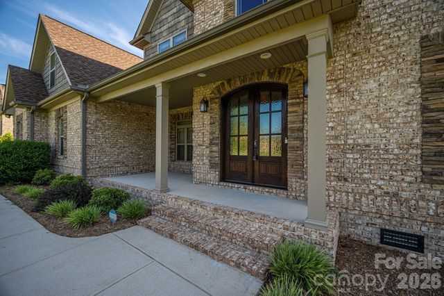 708 Players Ridge Road, Hickory, NC 28601