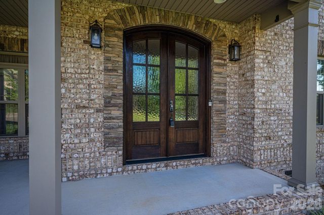 708 Players Ridge Road, Hickory, NC 28601