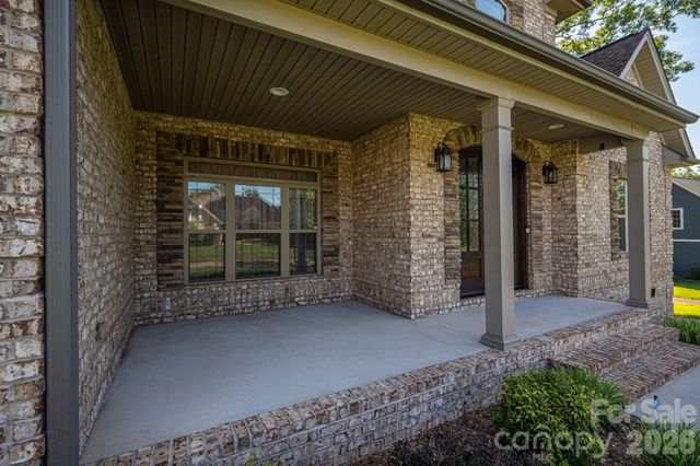 708 Players Ridge Road, Hickory, NC 28601