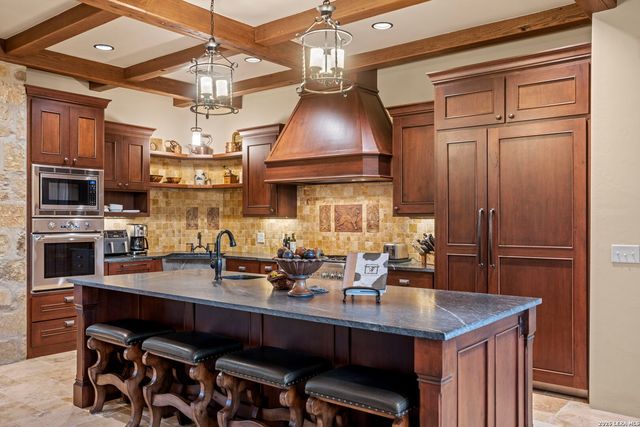 250 HIDDEN HILLS RANCH, Camp Verde, TX 78010