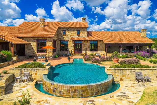 250 HIDDEN HILLS RANCH, Camp Verde, TX 78010