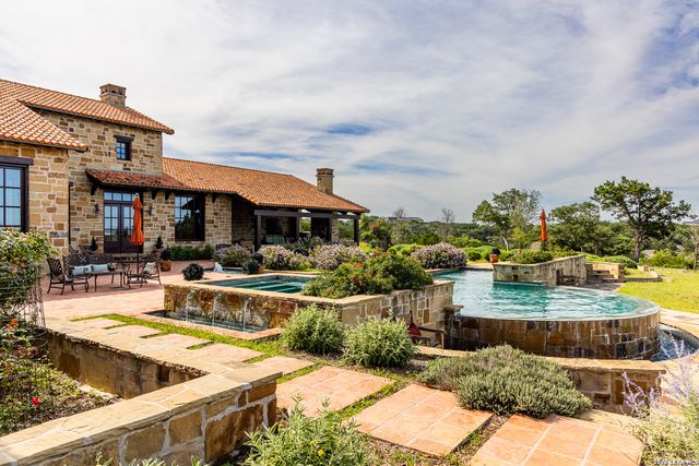 250 HIDDEN HILLS RANCH, Camp Verde, TX 78010
