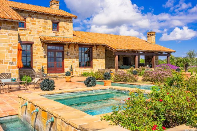 250 HIDDEN HILLS RANCH, Camp Verde, TX 78010