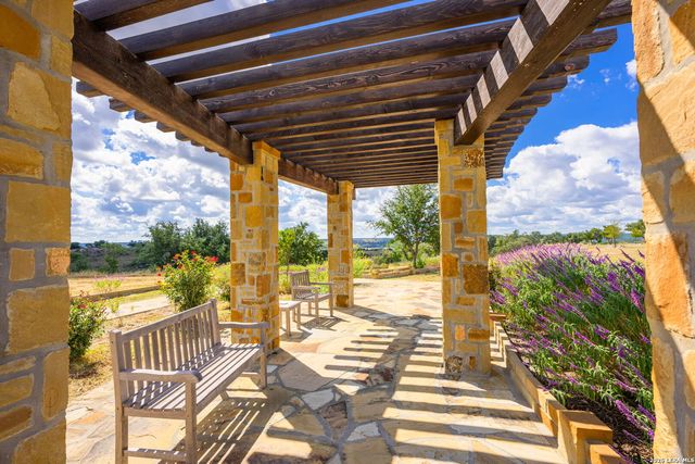 250 HIDDEN HILLS RANCH, Camp Verde, TX 78010