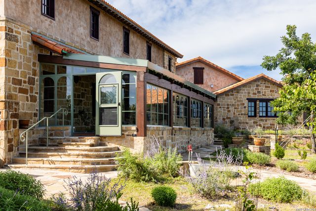 250 HIDDEN HILLS RANCH, Camp Verde, TX 78010