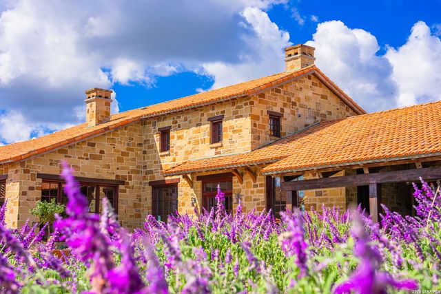 250 HIDDEN HILLS RANCH, Camp Verde, TX 78010