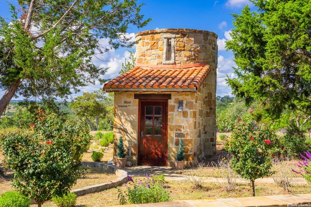 250 HIDDEN HILLS RANCH, Camp Verde, TX 78010
