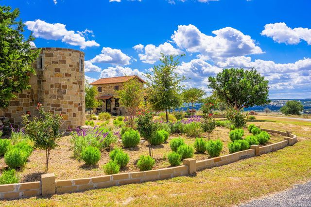 250 HIDDEN HILLS RANCH, Camp Verde, TX 78010