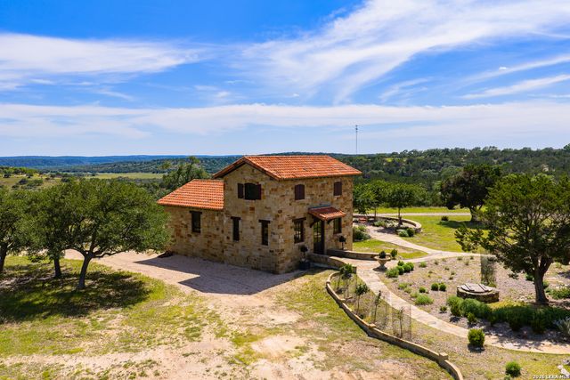 250 HIDDEN HILLS RANCH, Camp Verde, TX 78010