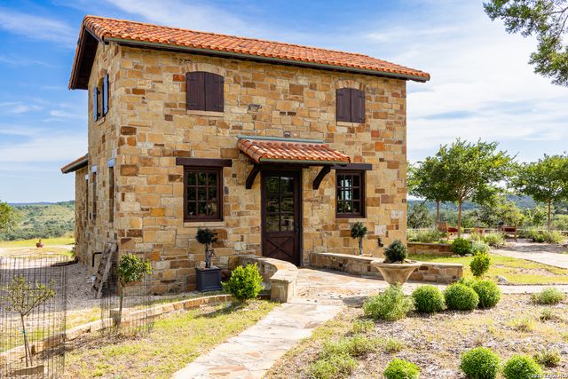250 HIDDEN HILLS RANCH, Camp Verde, TX 78010
