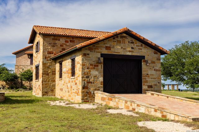 250 HIDDEN HILLS RANCH, Camp Verde, TX 78010
