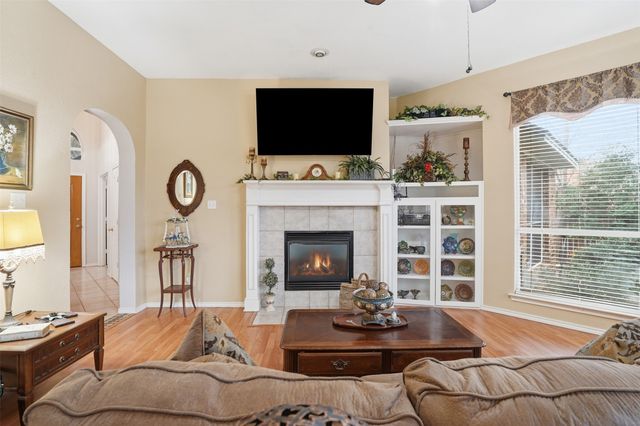 901 Dylan Court, Burleson, TX 76028