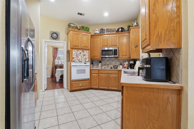 901 Dylan Court, Burleson, TX 76028