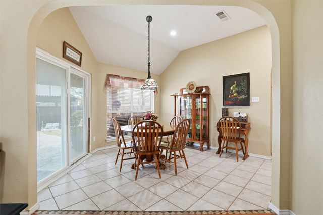 901 Dylan Court, Burleson, TX 76028