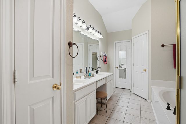 901 Dylan Court, Burleson, TX 76028