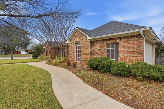 901 Dylan Court, Burleson, TX 76028