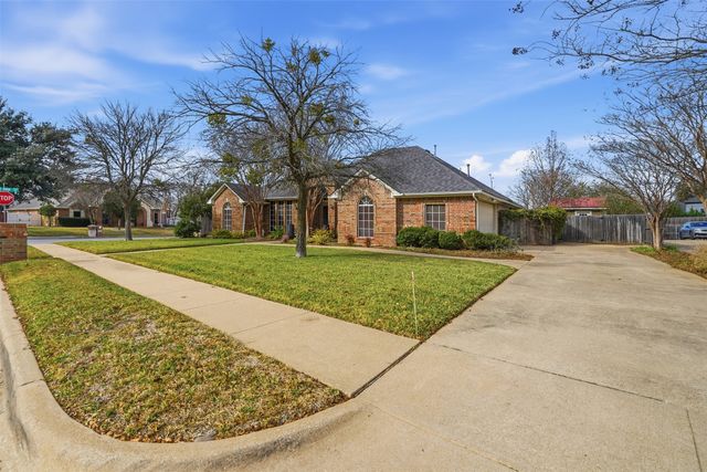 901 Dylan Court, Burleson, TX 76028