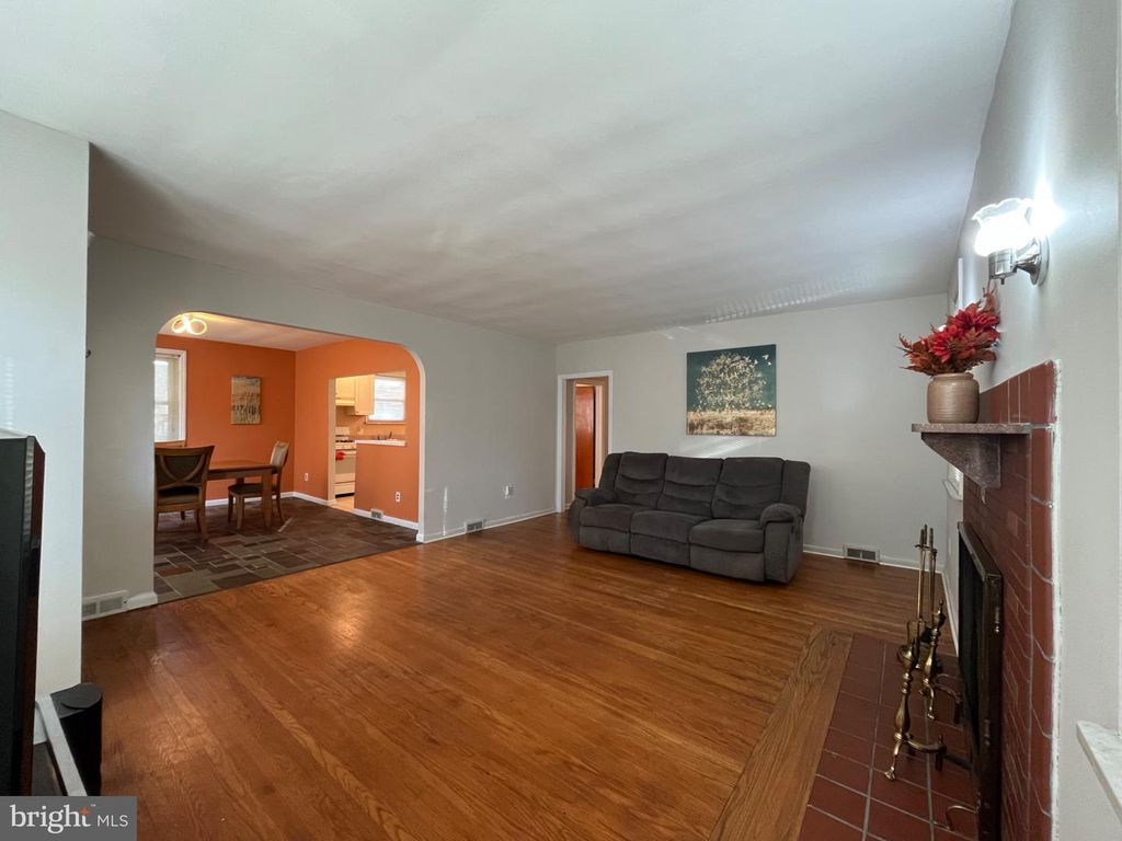 318 PROVIDENCE RD W, ALDAN, PA 19018 — photo 5
