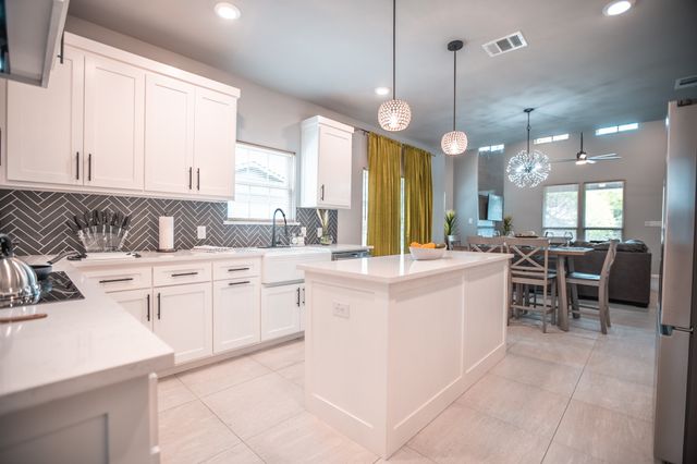 836 E Maddox Avenue, Fort Worth, TX 76104