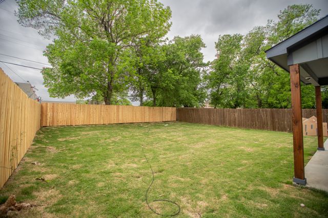 836 E Maddox Avenue, Fort Worth, TX 76104