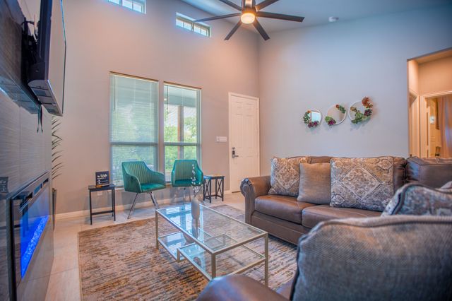 836 E Maddox Avenue, Fort Worth, TX 76104