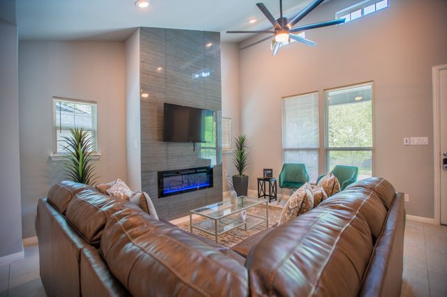 836 E Maddox Avenue, Fort Worth, TX 76104