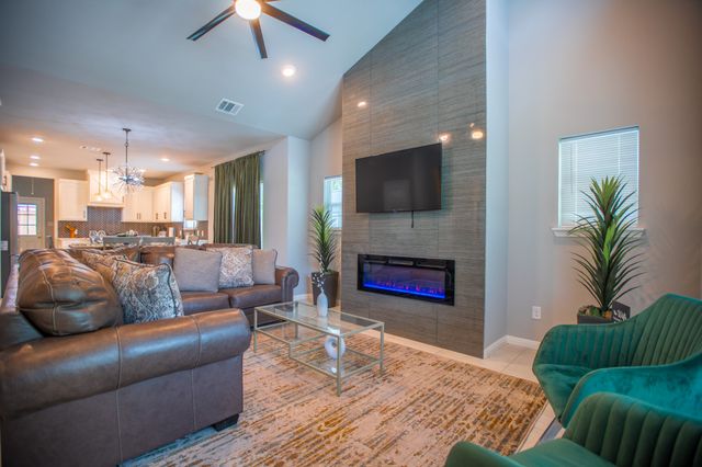 836 E Maddox Avenue, Fort Worth, TX 76104
