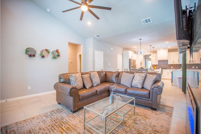 836 E Maddox Avenue, Fort Worth, TX 76104