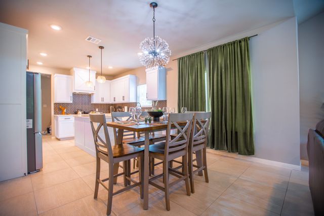 836 E Maddox Avenue, Fort Worth, TX 76104