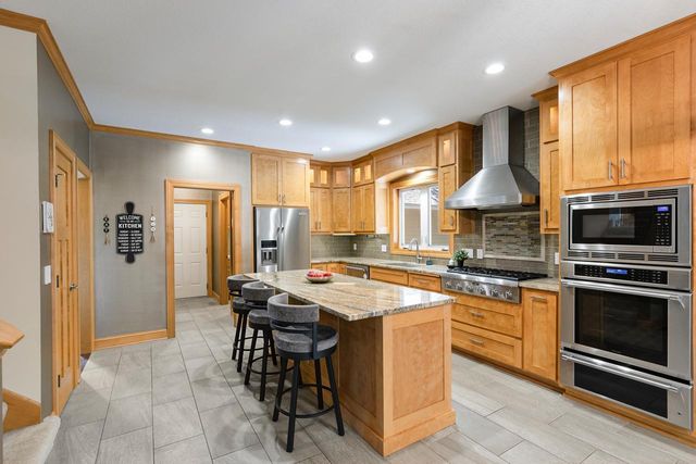 1228 Wildwood Way, Chaska, MN 55318