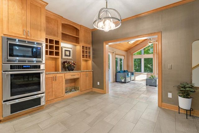 1228 Wildwood Way, Chaska, MN 55318