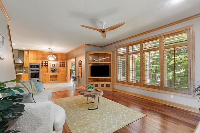 1228 Wildwood Way, Chaska, MN 55318