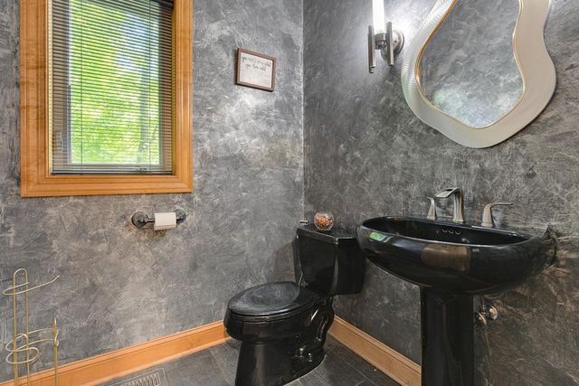 1228 Wildwood Way, Chaska, MN 55318