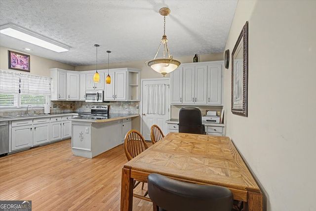 6431 Chestnut Hill Road, Flowery Branch, GA 30542