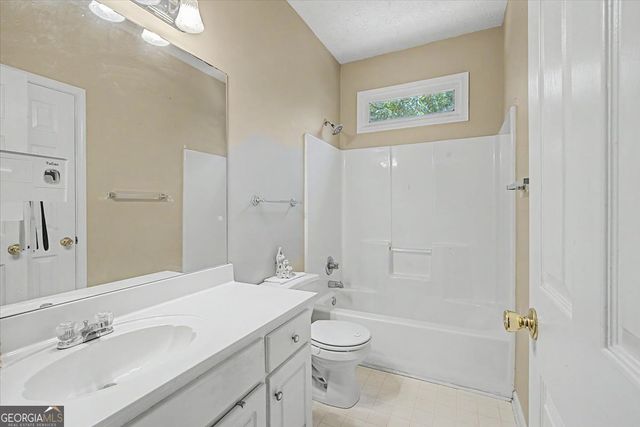 6431 Chestnut Hill Road, Flowery Branch, GA 30542