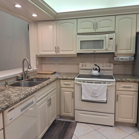 10044 Andrea Lane, Boynton Beach, FL 33437