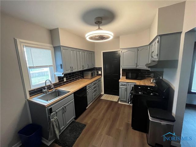 605 Waverly Avenue, Toledo, OH 43607