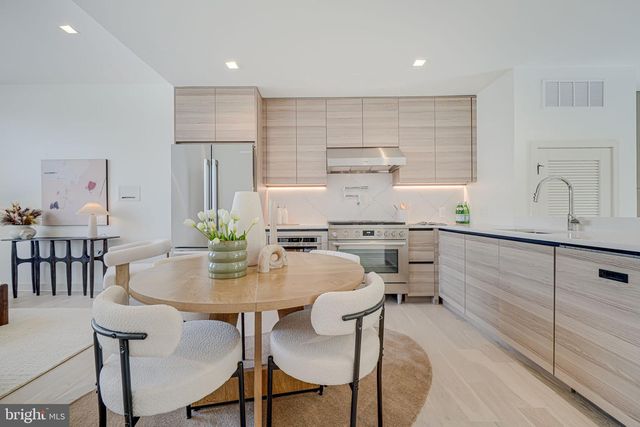2905 NEWARK ST NW, Washington, DC 20008