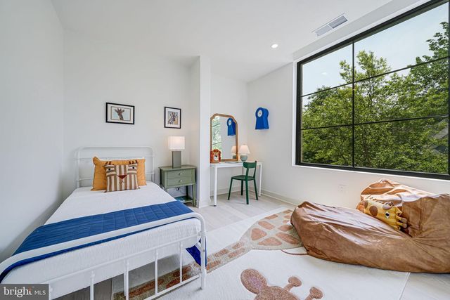 2905 NEWARK ST NW, Washington, DC 20008