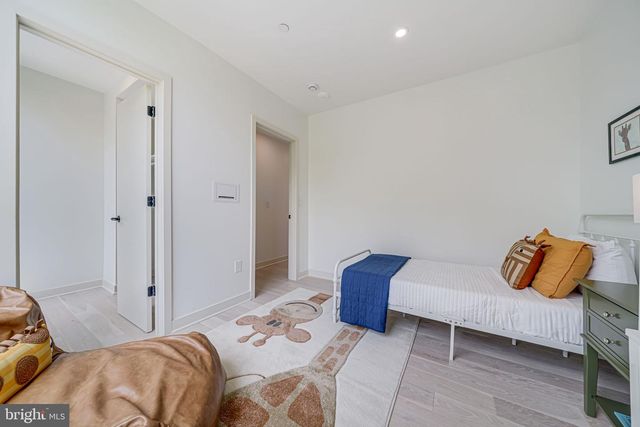 2905 NEWARK ST NW, Washington, DC 20008