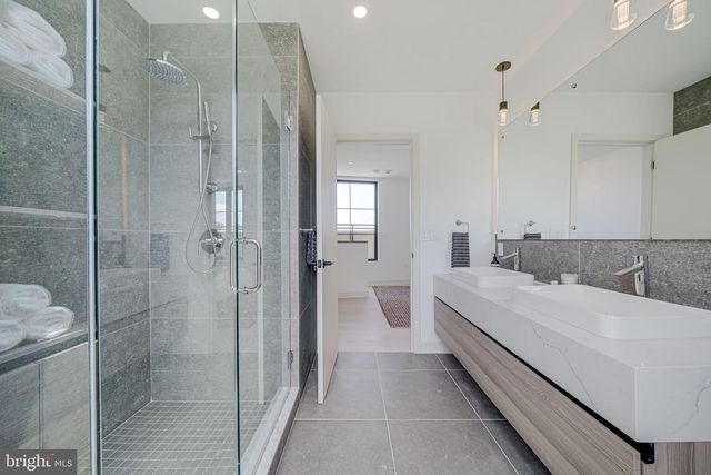 2905 NEWARK ST NW, Washington, DC 20008