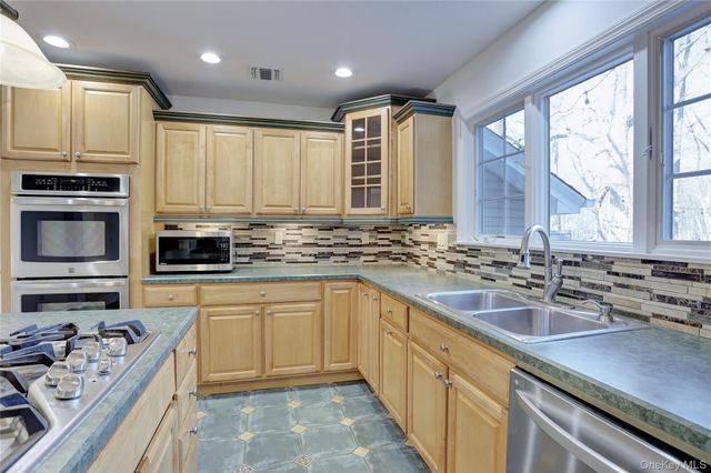 21 Mile Road, Suffern, NY 10901
