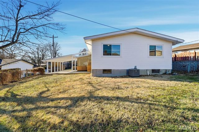 1068 Fernview Drive, St Louis, MO 63141