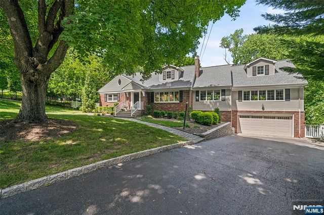 378 Van Beekum Place, Wyckoff, NJ 07481